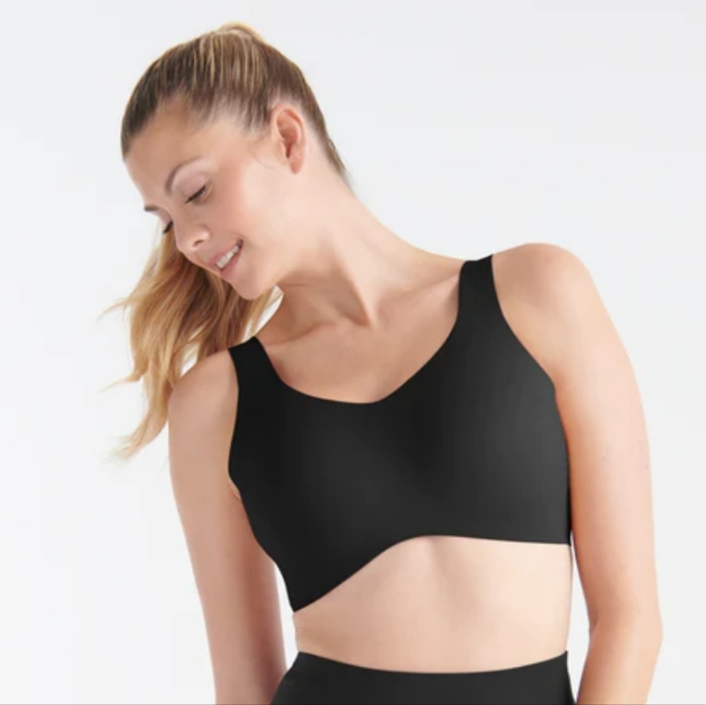 Kniz Catalyst sports bra black size 8+ 40F 42E 42DDD